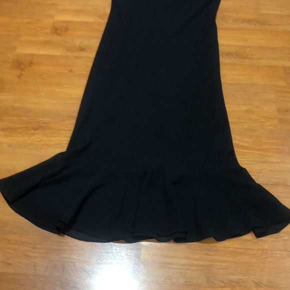 Beautiful ladies black dress - Picture 6 of 12